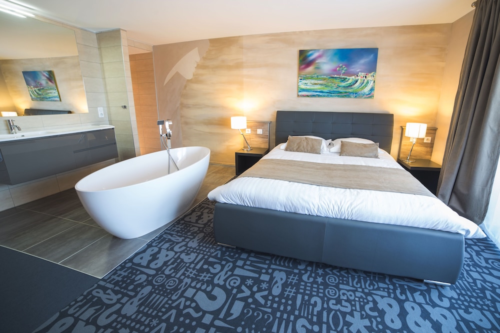 Superior Room, Bathtub (Single Use) photo 2