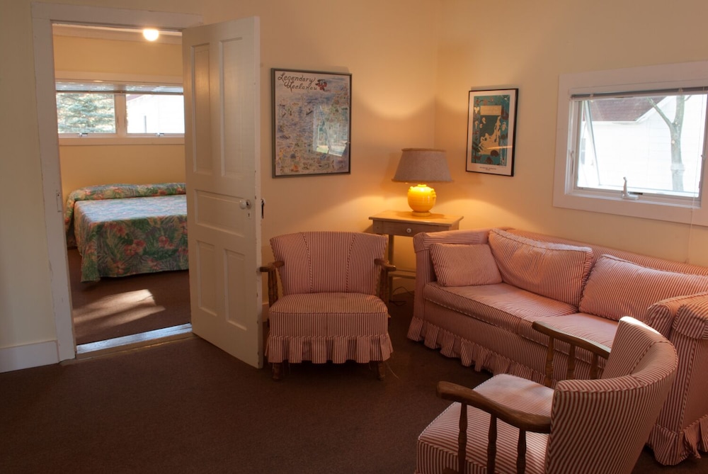 Standard Room, 1 King Bed, Non Smoking (2 Bedroom Cottage) photo 3