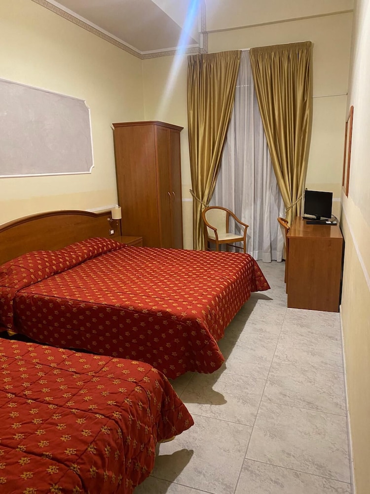 Standard Triple Room, Balcony, Garden View
