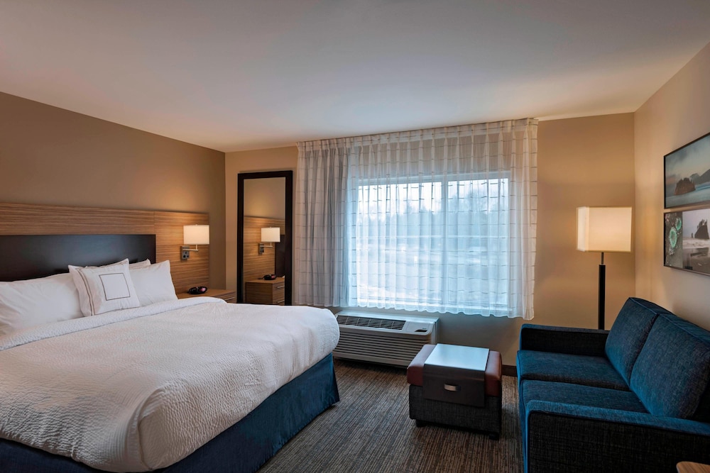 Suite, 1 Bedroom (Mobility/Hearing Access, Roll-In Shwr) photo 1