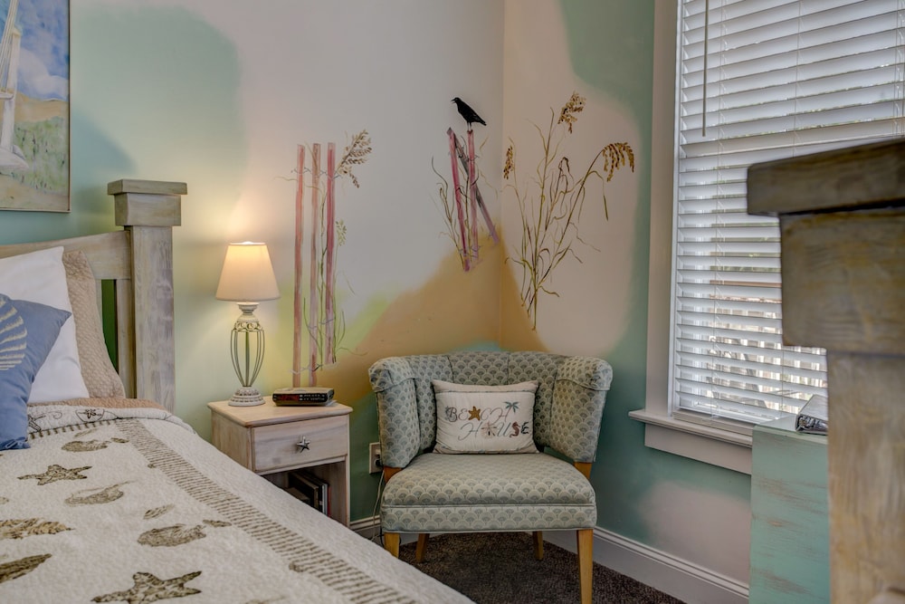 Deluxe Room, 1 Queen Bed, Accessible, Jetted Tub (Pet Friendly) photo 2