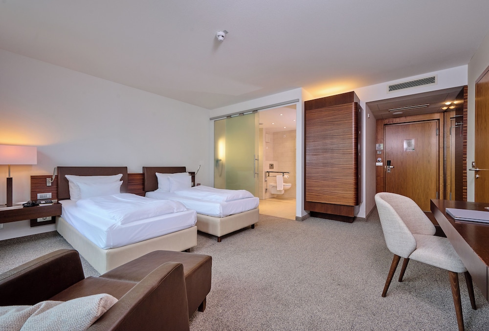 Economy Twin Room photo 2