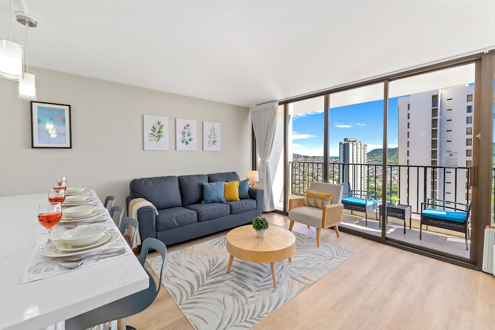 Premium Remodeled Condo with Ocean View and Parking: Premium Suite, 1 Bedroom, Balcony, Ocean View (0125) photo
