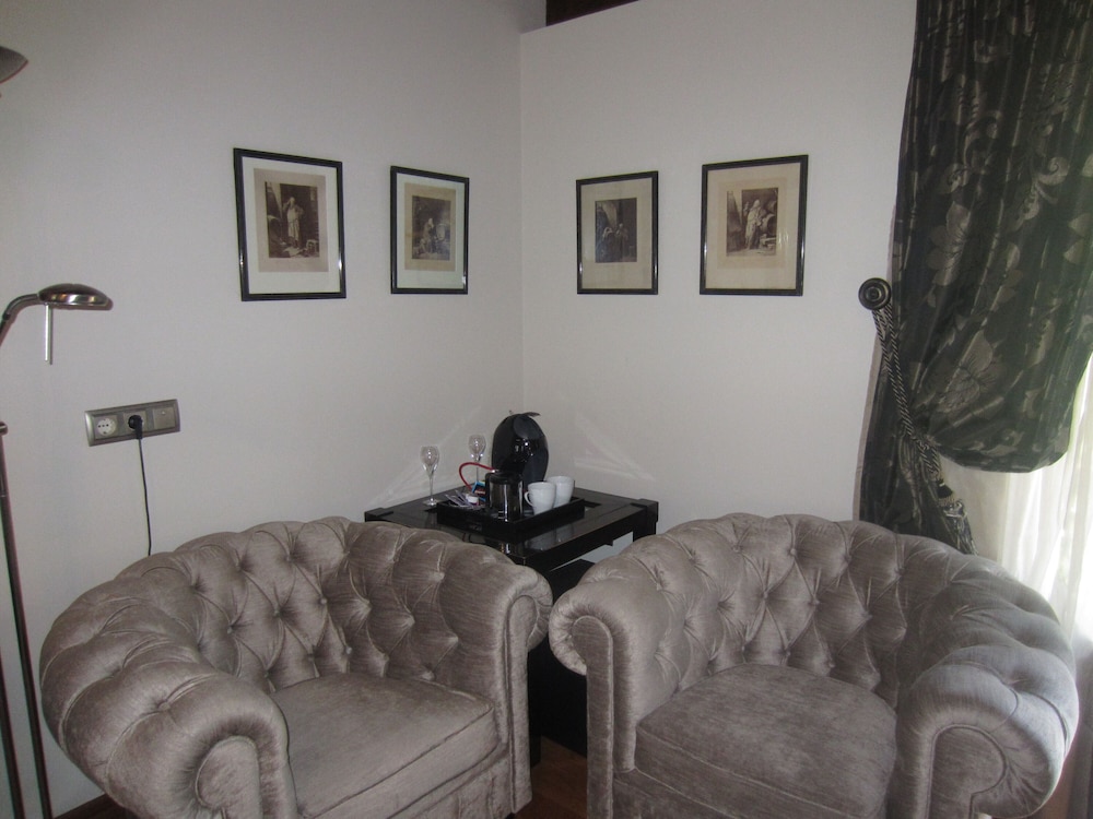 Deluxe Suite photo 2