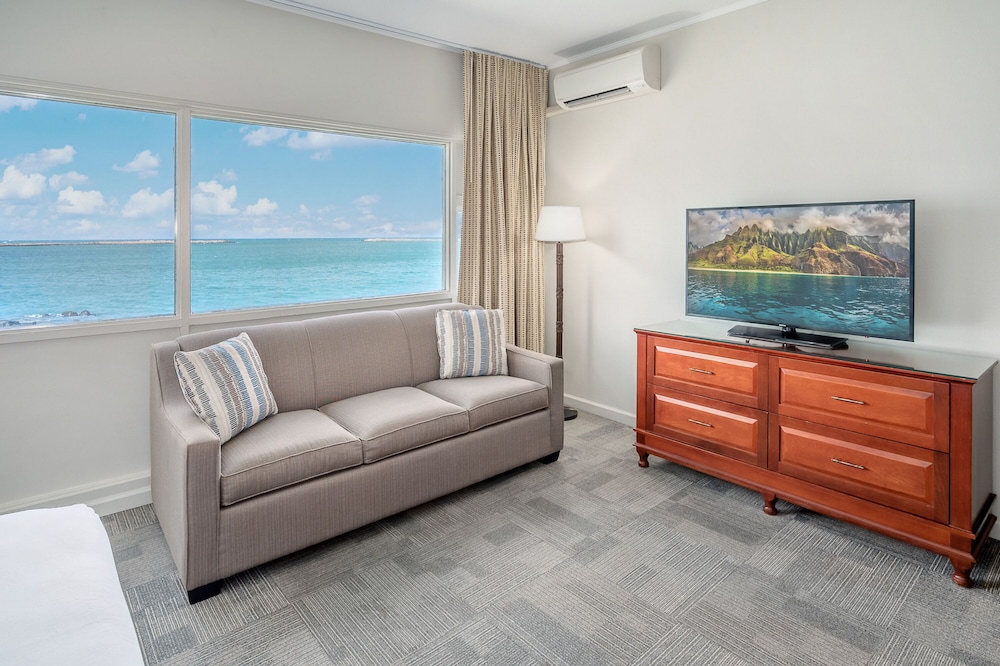 Room, 1 King Bed, Oceanfront - Photo 6