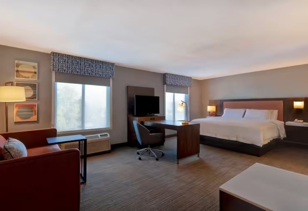 Studio Suite, 1 King Bed, Non Smoking - Photo 1