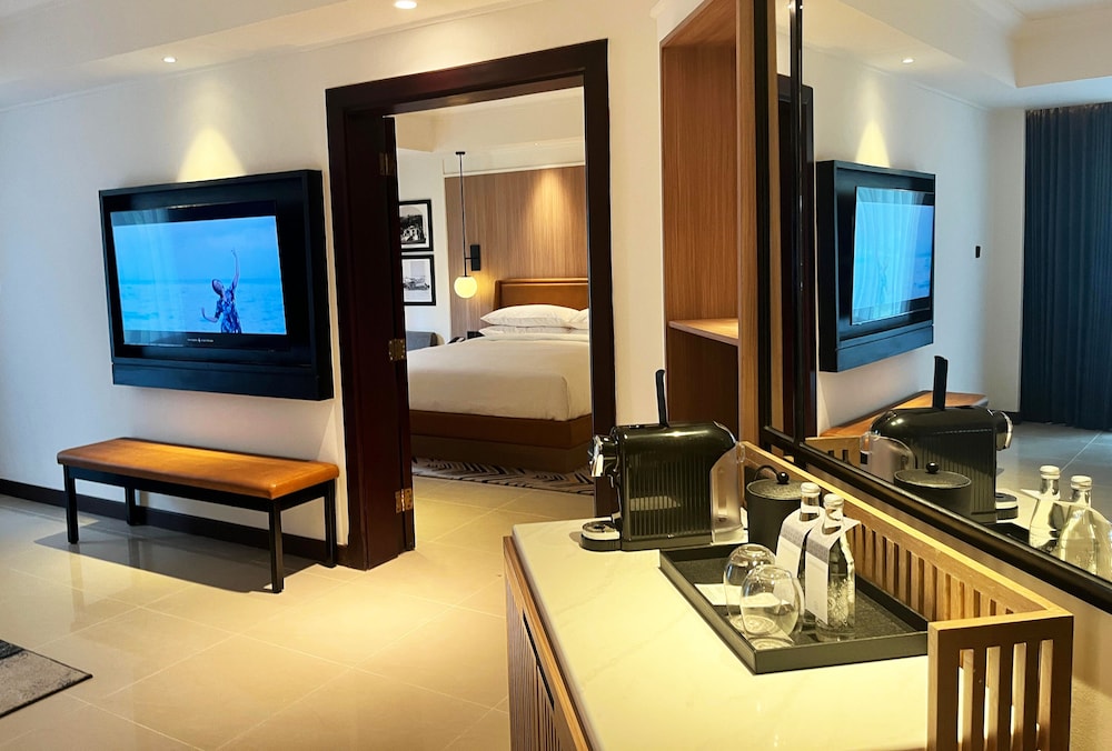 Suite, 1 Bedroom - Photo 4