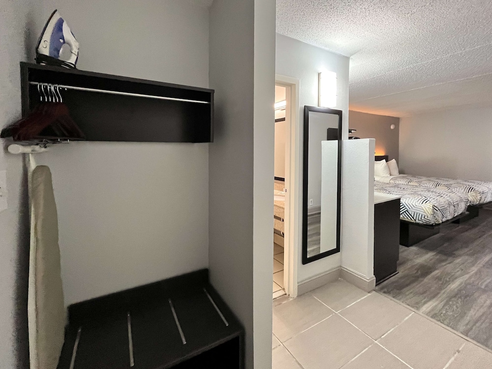 Standard Room, 2 Double Beds, Non Smoking, Kitchenette - Photo 5