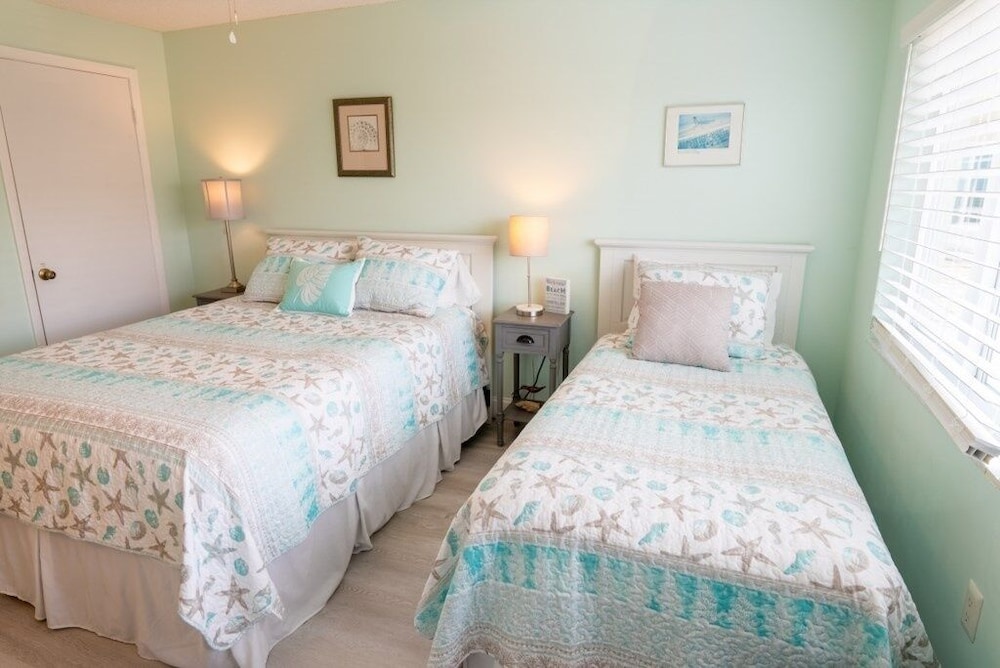 Condo, 2 Bedrooms