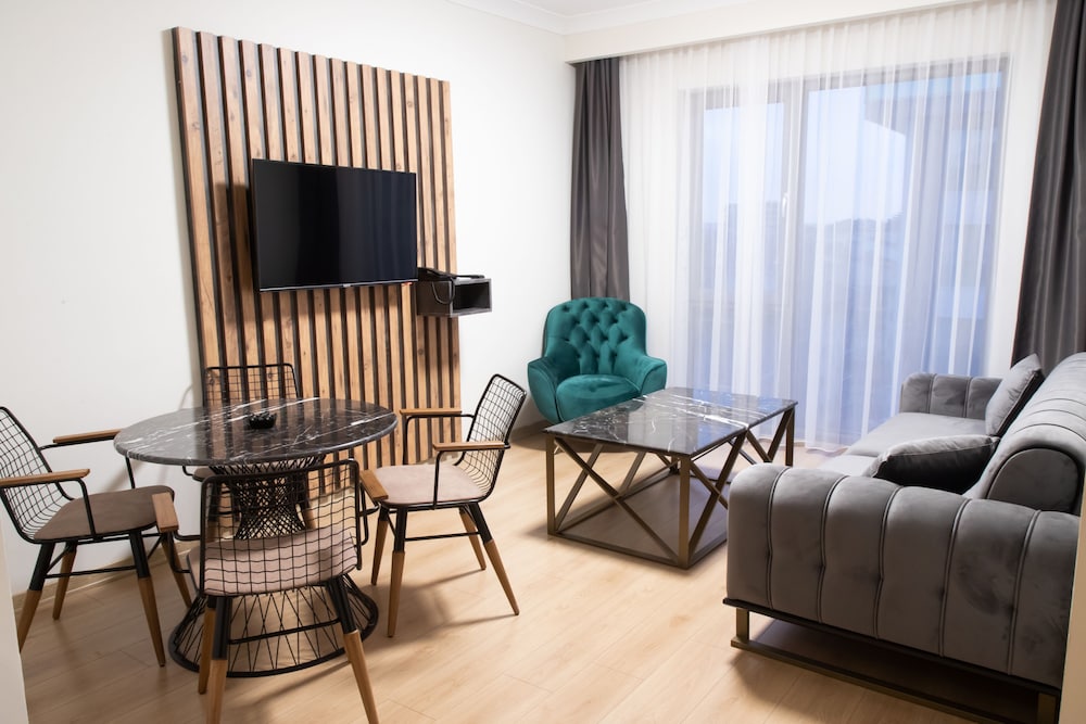 Deluxe Duplex, 2 Bedrooms - Photo 12