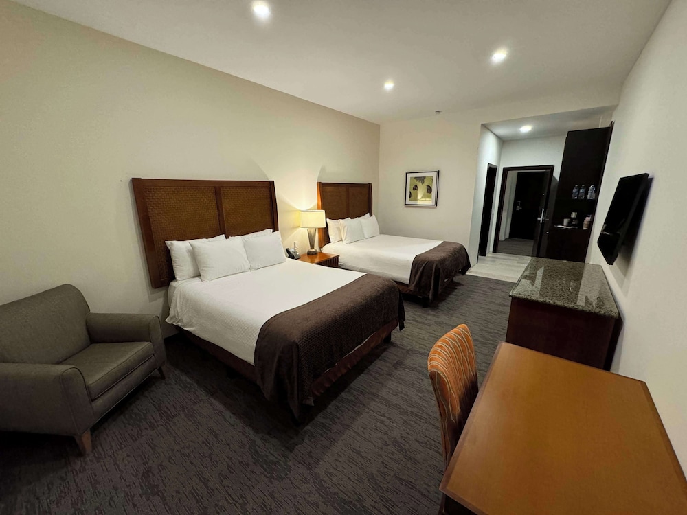 Standard Room, 2 Queen Beds, Accessible, Non Smoking - Photo 4