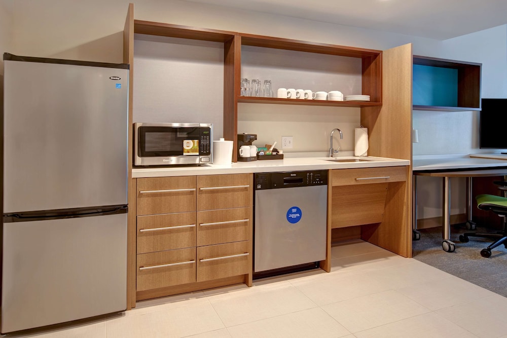 Suite, 1 King Bed, Accessible, Non Smoking (Hearing) - Photo 3