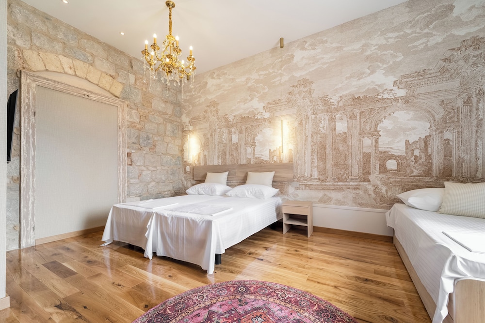 Triple Room, City View (6)