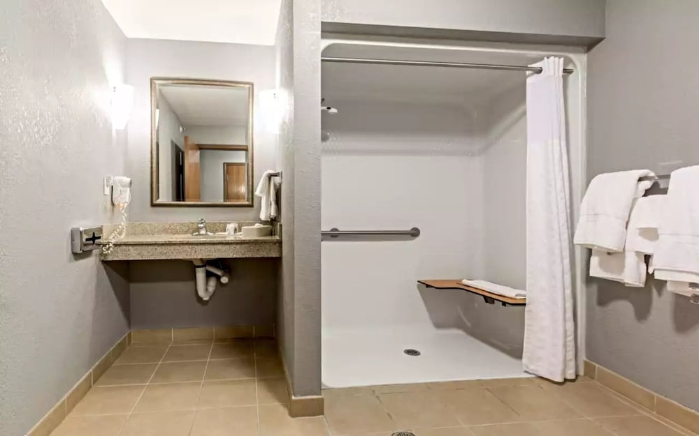 Business Room, 1 King Bed with Sofa bed, Accessible, Non Smoking - Photo 4