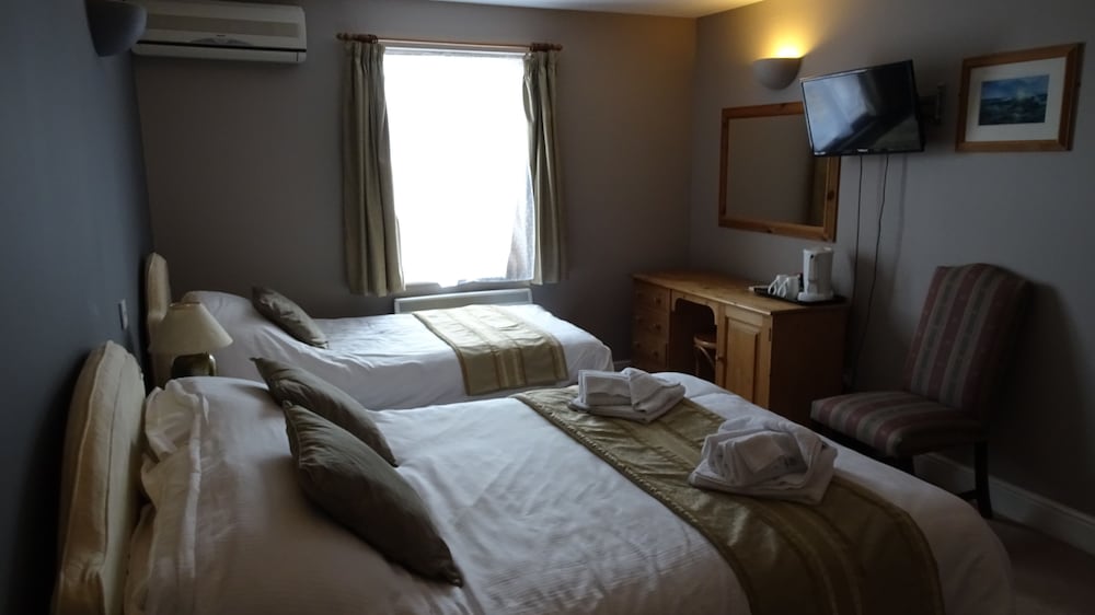 Standard Double or Twin Room, Multiple Beds, Accessible, Bathtub photo 2