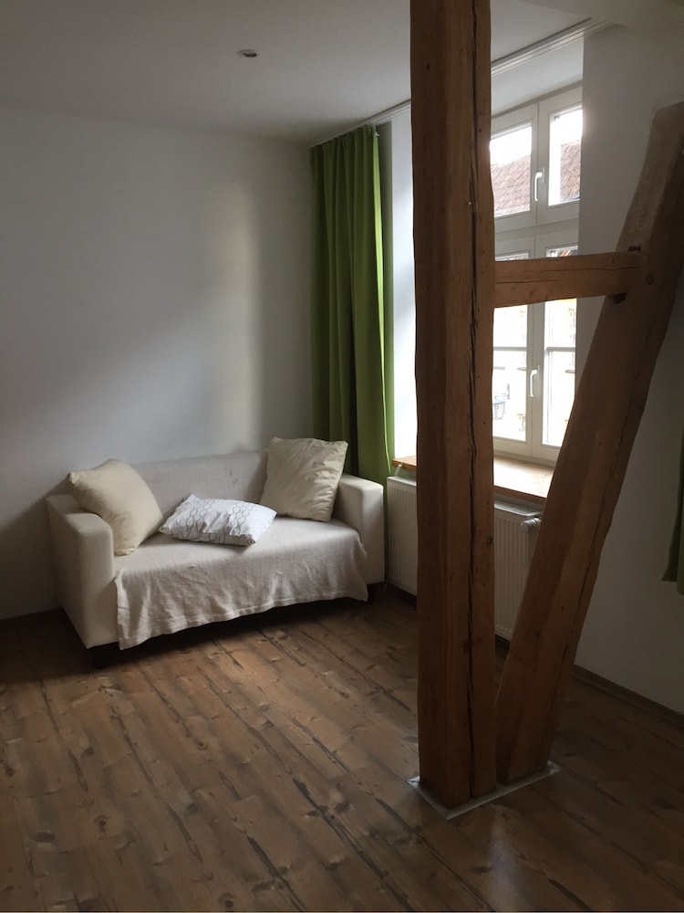 City Duplex, 1 Queen Bed, Private Bathroom, Ground Floor photo 2