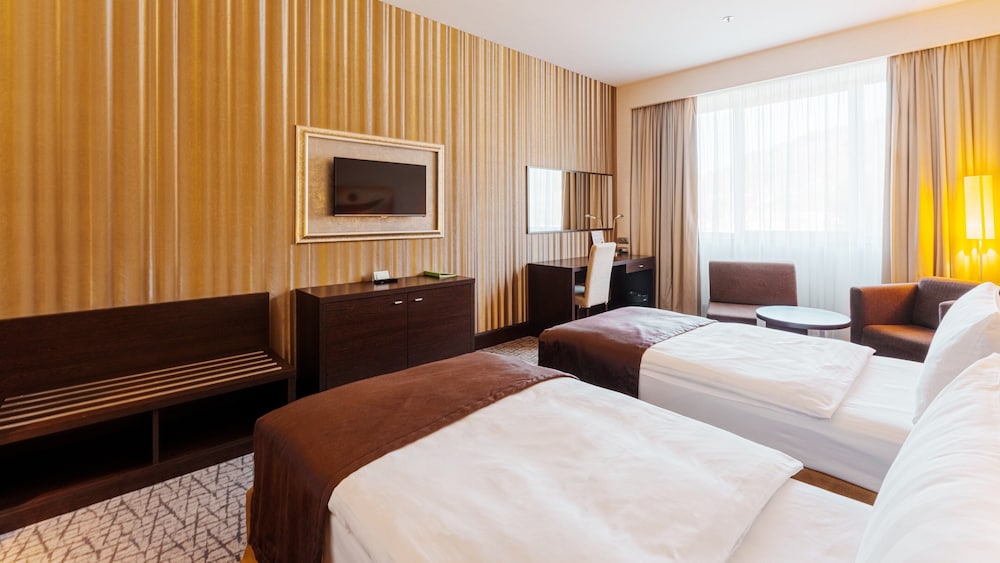Standard Room, 2 Twin Beds, City View (High Floor) photo 1