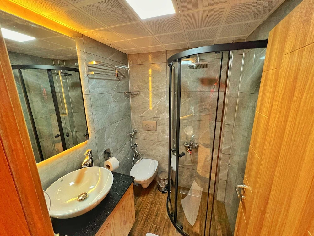 Elite Suite, Non Smoking, Mountain View photo 3