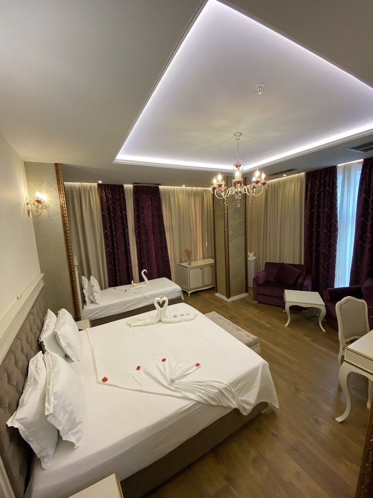 Luxury Triple Room, Non Smoking, City View