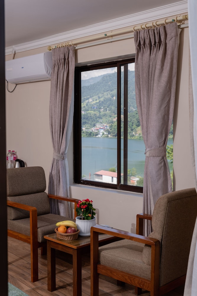 Deluxe Double or Twin Room, Lake View - Photo 5