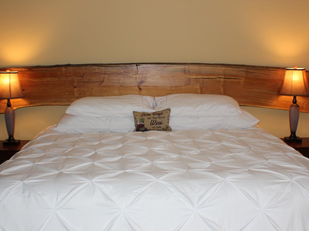 Deluxe Double Room, Ensuite, Partial Sea View (Water View) photo 3