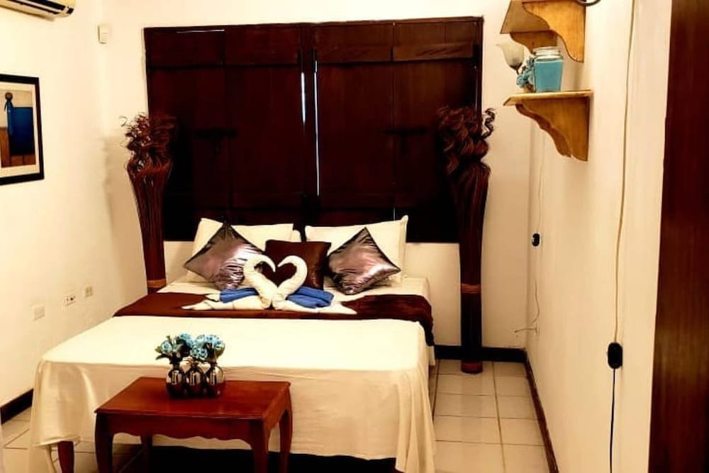 Economy Room (Wood) photo 1