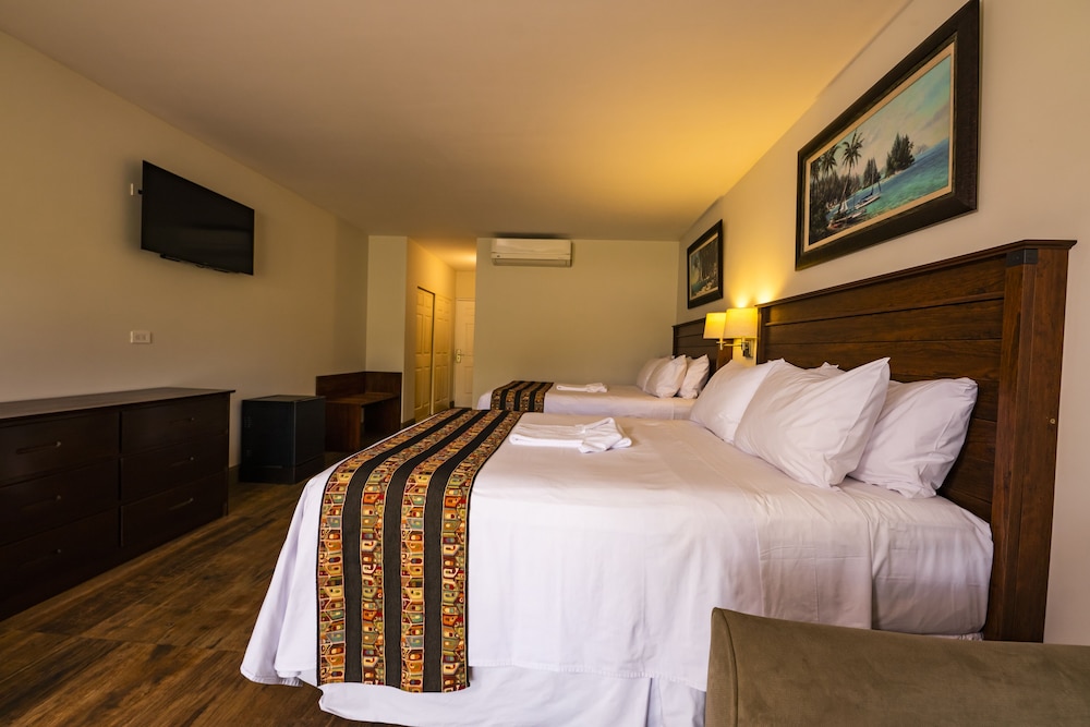 SUITE ZONA FRENTE A PISCINA CON 2 CAMAS QUEEN SIZE photo 3
