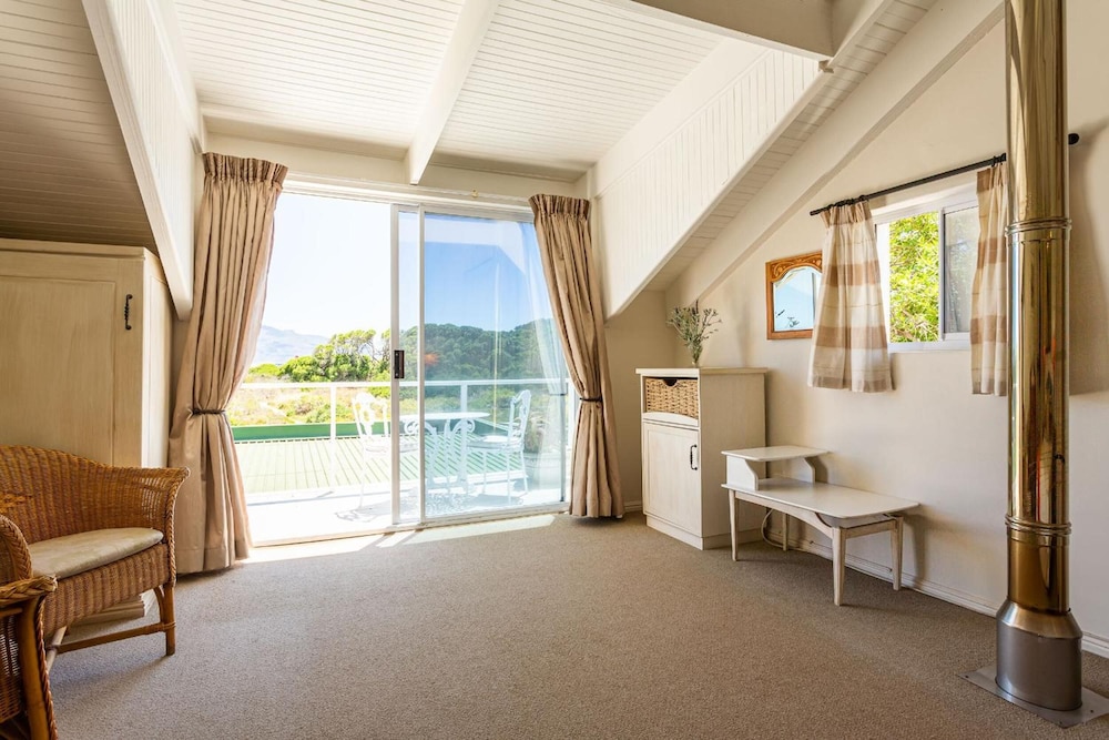 Room (Sunrise) photo 2