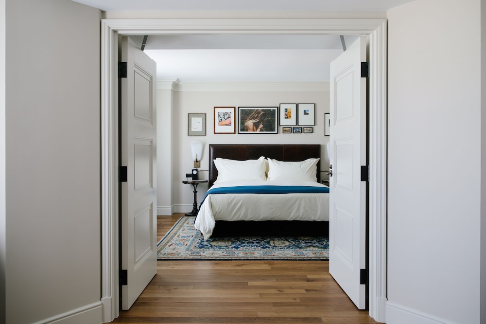 Grande Accessible Suite photo 3