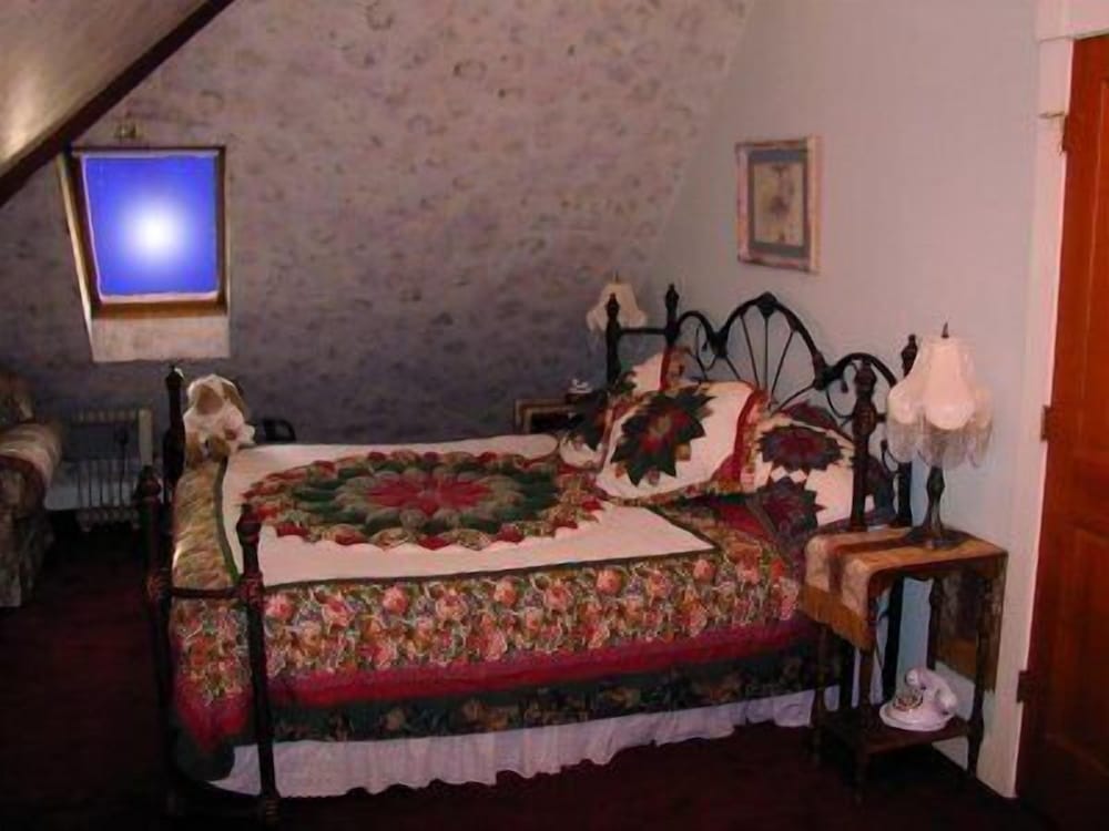 Traditional Room, 1 King Bed (Carousel) photo 3