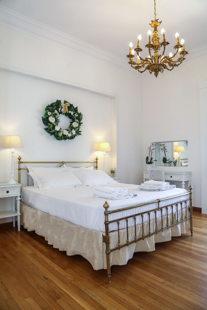Gardenia Grand Suite photo 1