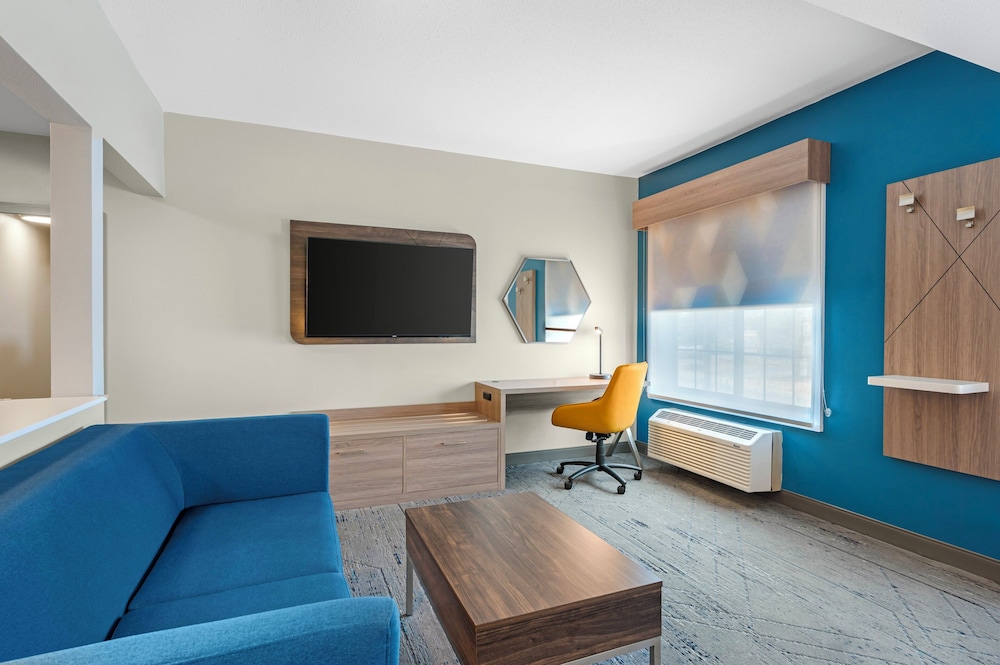 Standard Room, 1 King Bed with Sofa bed, Accessible Bathtub (Mobility) - Photo 1