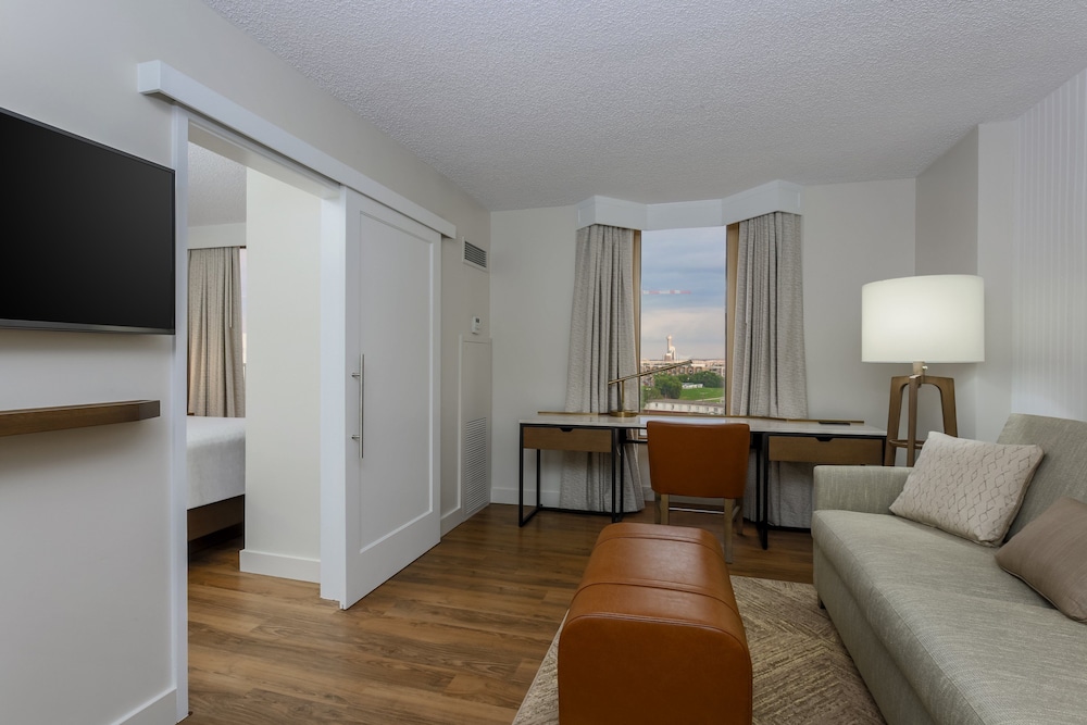 Suite, 1 Bedroom, City View - Photo 1
