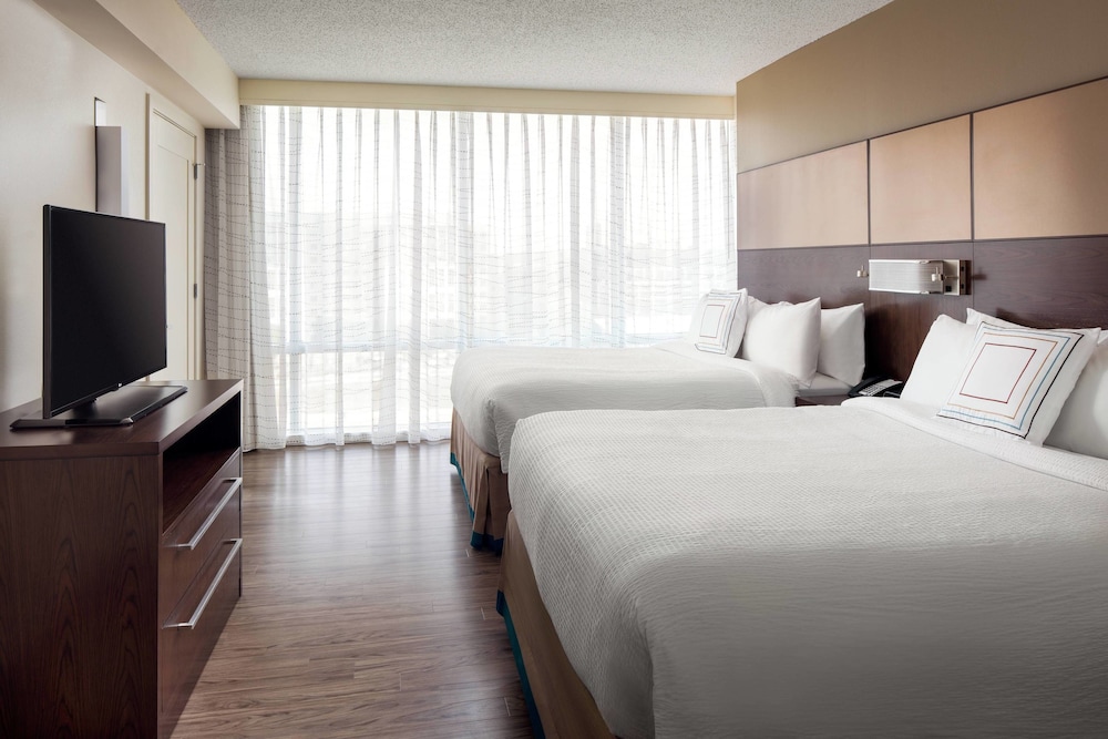 Suite, 1 King Bed with Sofa bed thumbnail 6