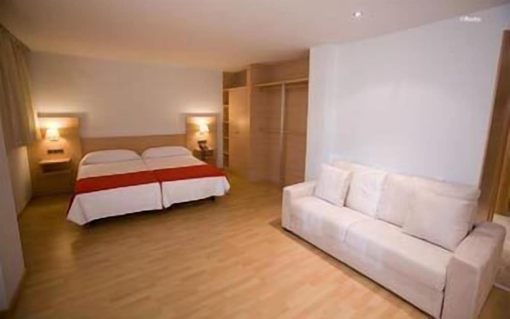 Quadruple Room - Photo 5
