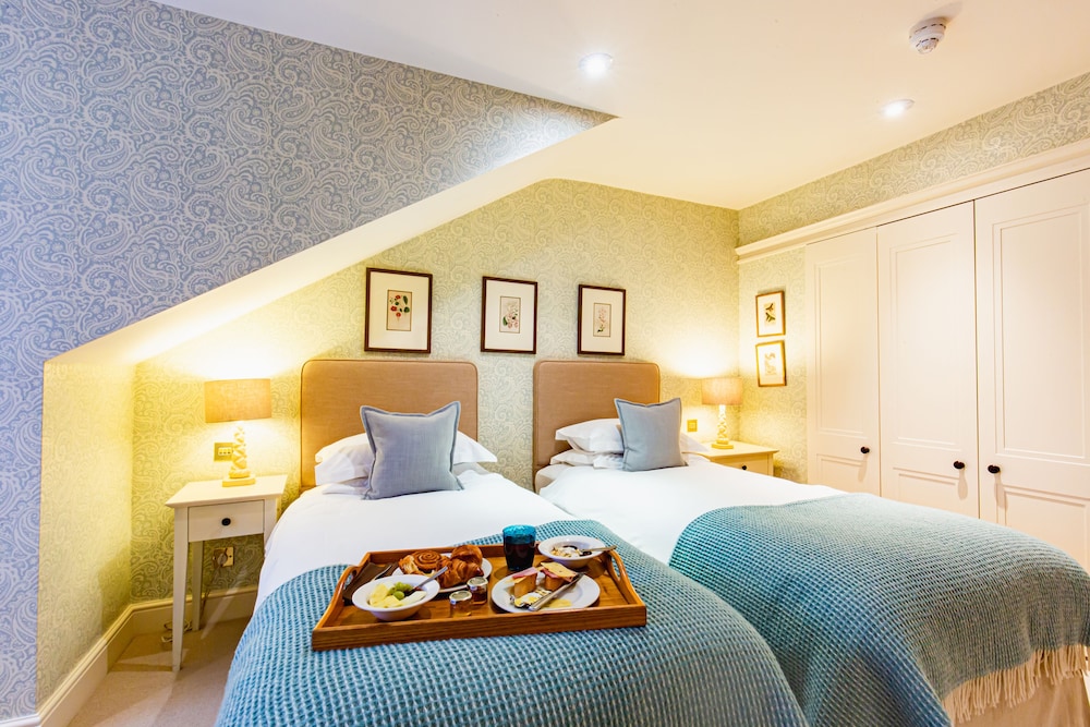 Classic Twin Room (Silver)