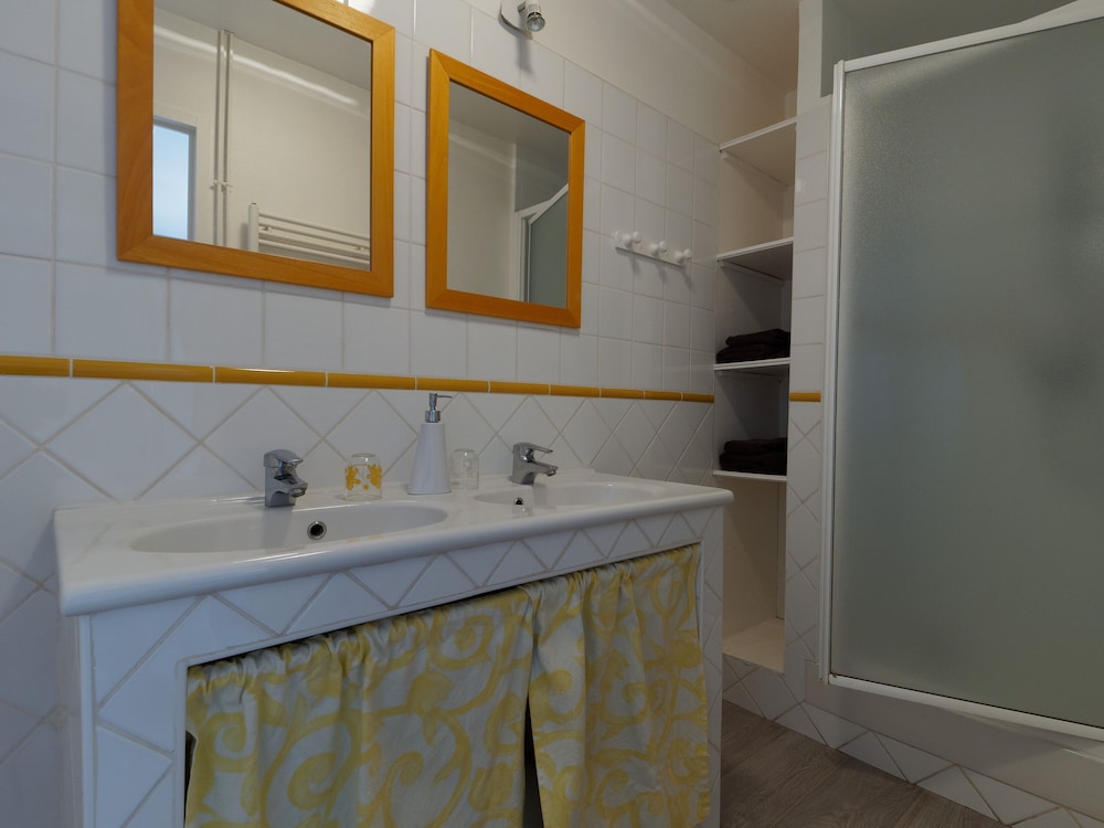 Family Quadruple Room, Private Bathroom, Garden View photo 3