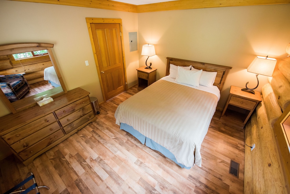 One-Bedroom Log Suite photo 1