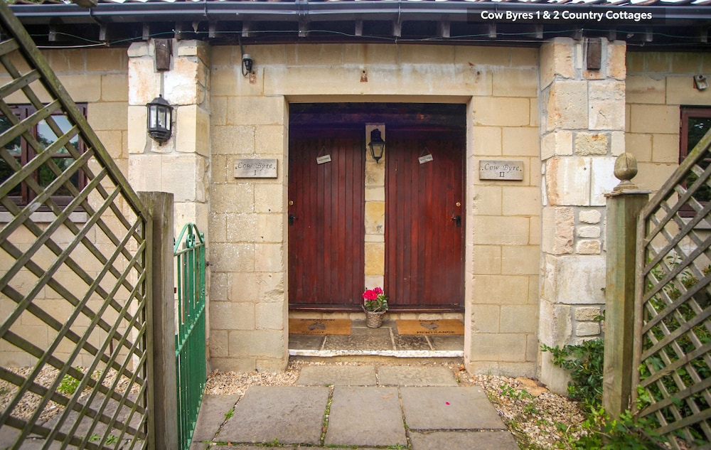 Premier Cottage, Private Bathroom (Four Bedroomed)