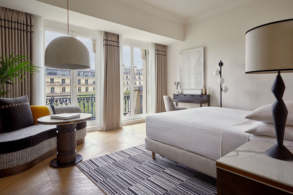 Champs Elysees View Room