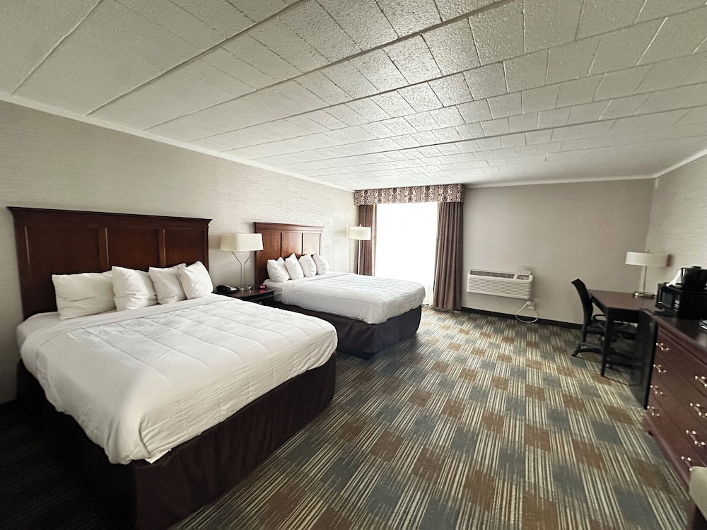Suite, 2 Queen beds and sofa bed, Non-Smoking photo 3