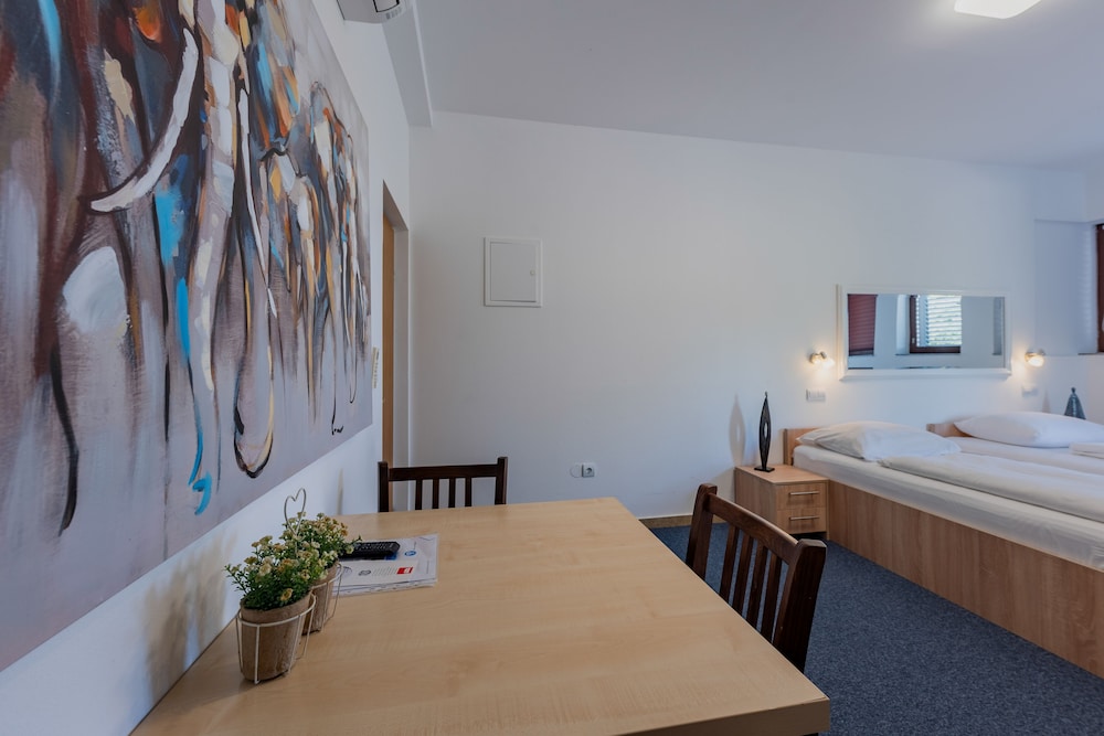 APT Standard studio with balcony for 3