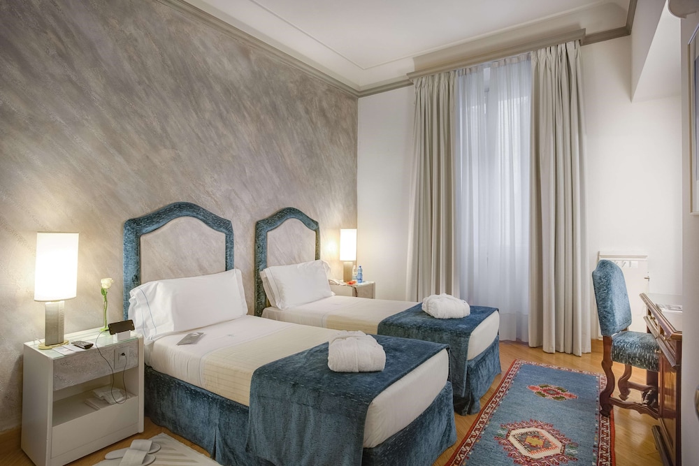 Comfort Double Room thumbnail 6