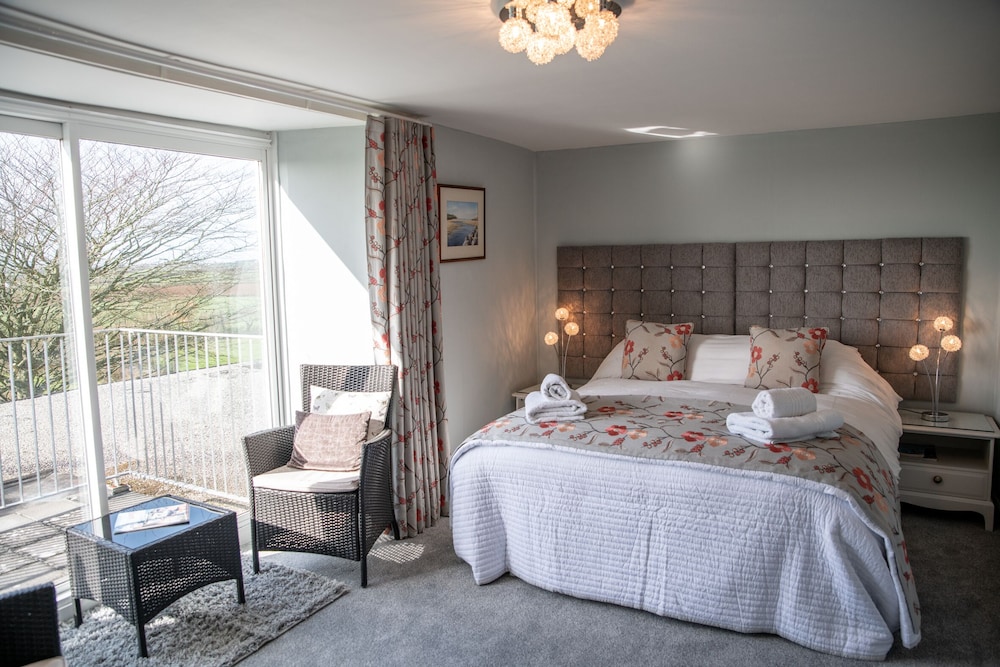 Superior Double Room, Ensuite (Poldhu ) photo 3
