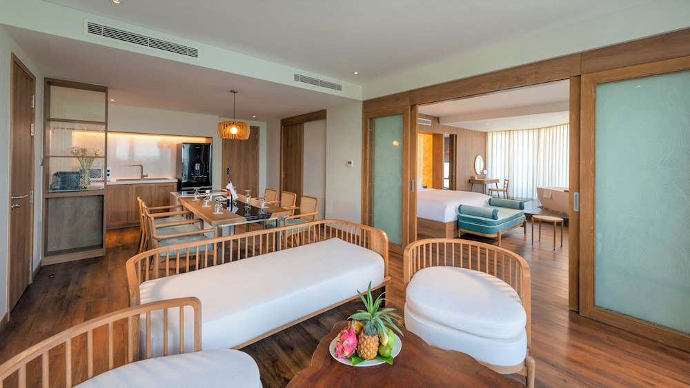 Executive Suite with Daily Afternoon tea at VIP Lounge - Photo 6