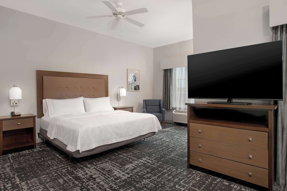 Studio, 1 King Bed, Accessible, Bathtub