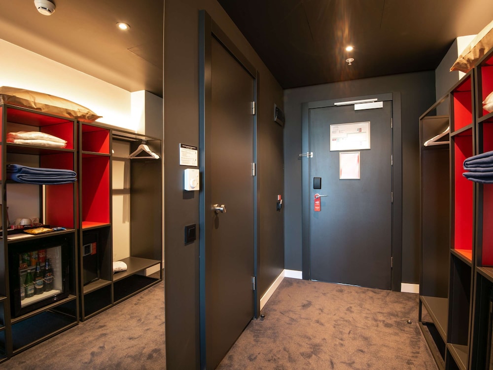 Standard Room, 2 Twin Beds - Photo 7