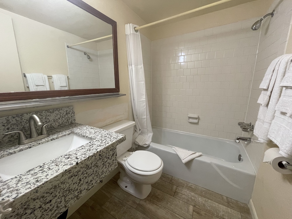 2 King Beds, Deluxe Suite, Kitchenette, Non-Smoking - Photo 2