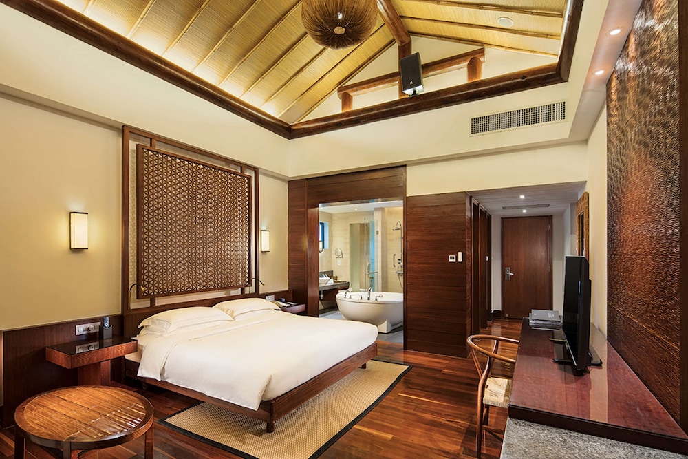 3 Bedroom Ocean View Pool Villa