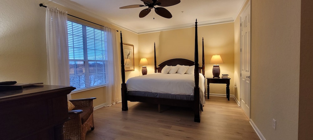 Condo (Gorgeous 3 Bed Lakeview, Vista Cay - )